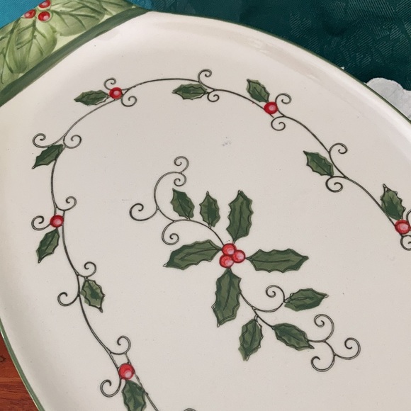 Temptations Holly pattern oval holiday platter. - Picture 2 of 3